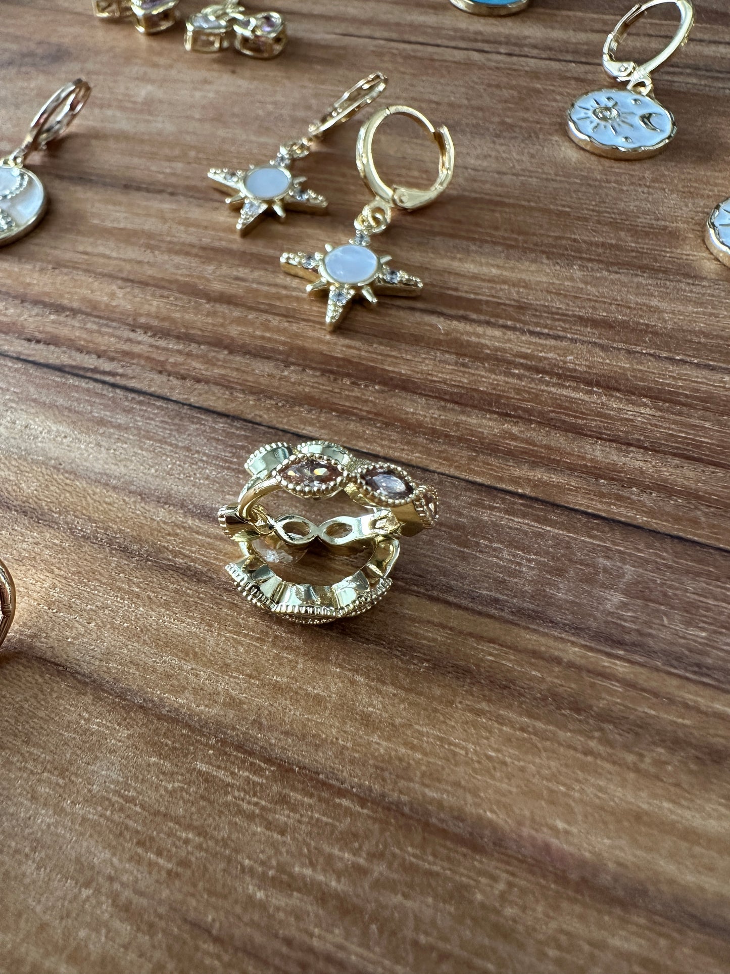 Margot Huggie Hoops